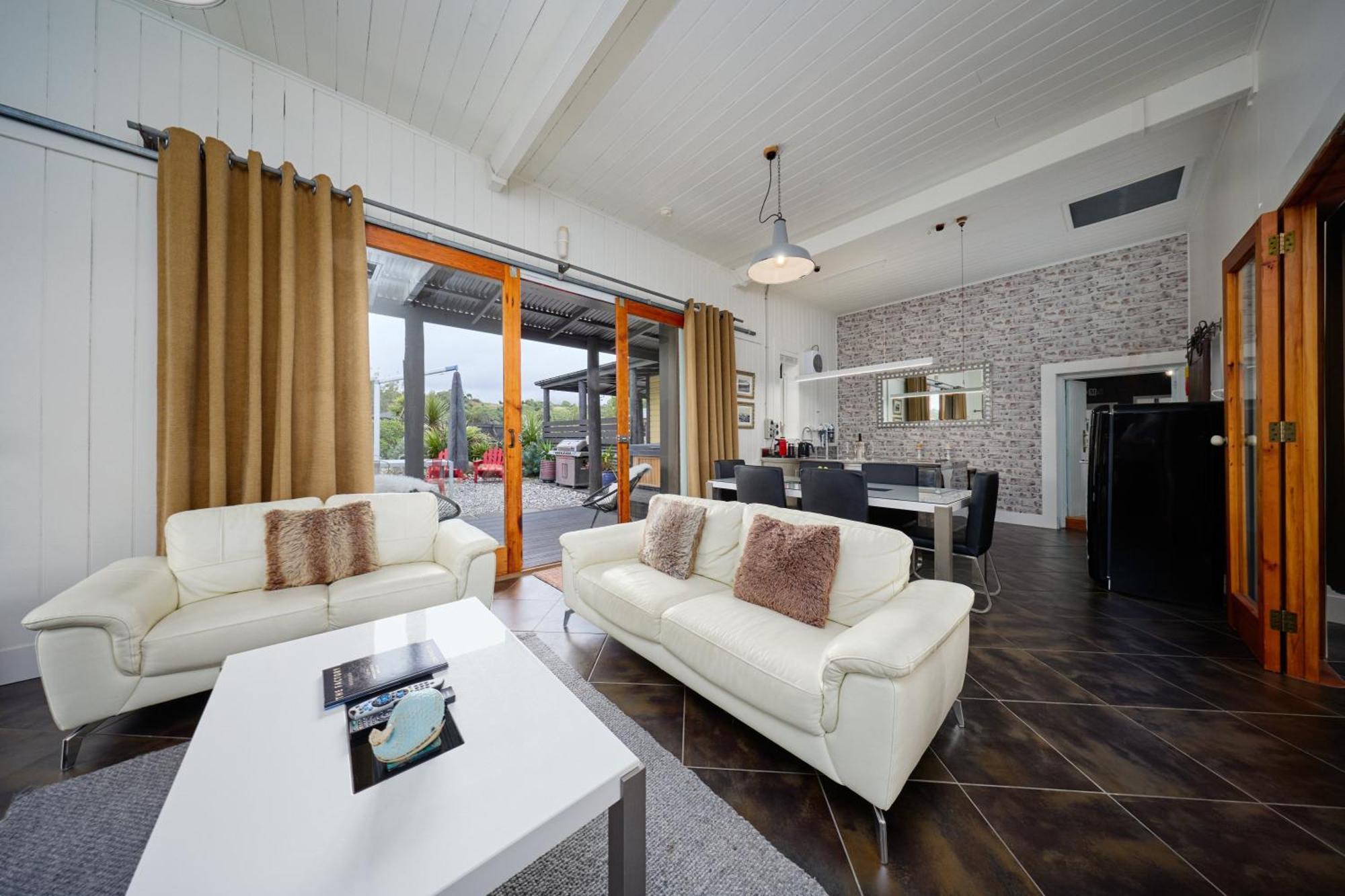 The Factory Luxury Accomodation Кайкура Екстериор снимка